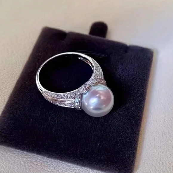 Elegant Silver Pearl Ring - Picture 2 of 3